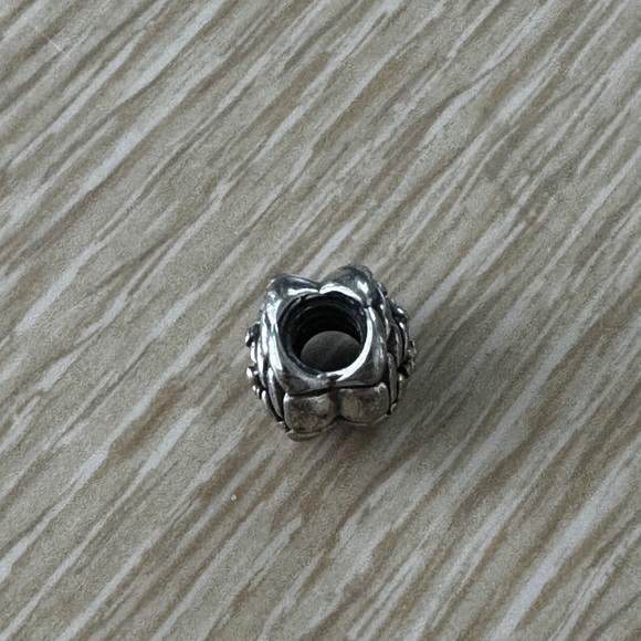 Pandora flower charm - Picture 2 of 5